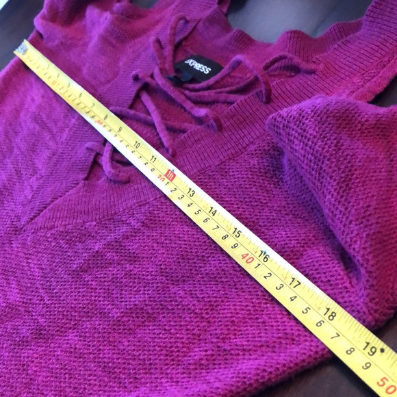 💓 Express Cross tie detail V-Neck open shoulders long sleeved fuchsia sweater - Picture 9 of 10